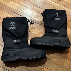 Snow boots